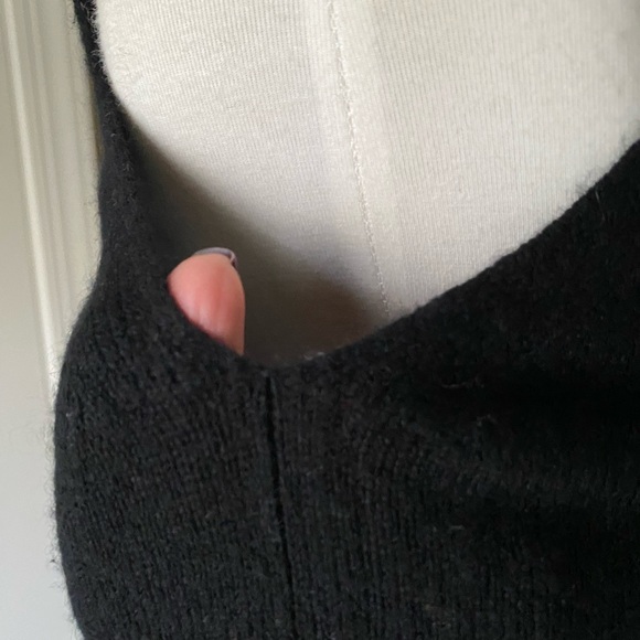NWT Saks Fifth Avenue 100% Cashmere Sleeveless Mock-neck Sweater High-Low Size S - Picture 8 of 11